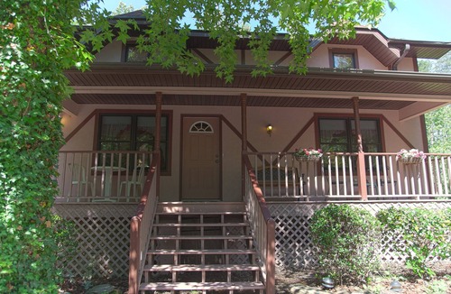 Columbus House | Comfortable Chalet Near TIEC - Full Amenities & Pets
