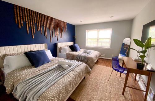 The Heights Apartment | Comfortable home close to Manhattan,Wall St & more