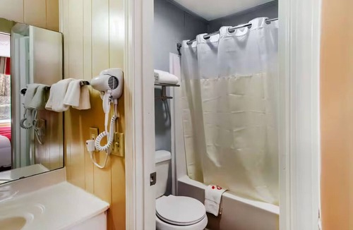 Ridgeland Hotel | Comfortable Room Near Ridgeland Dining Spots for Relaxing Retreats