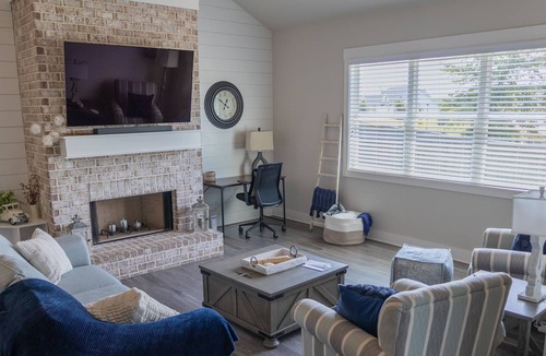 Banks County House | Comfortable & Safe country neighborhood home on a championship golf course!