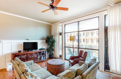 Port St. Joe Condo | Comfortable & Stylish Condo w/ Free WiFi & Central A/C plus a Shared Pool & Gym
