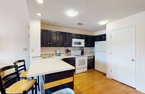 East End Condo | Comfortable townhome steps from beach with pool access, balcony, & W/D