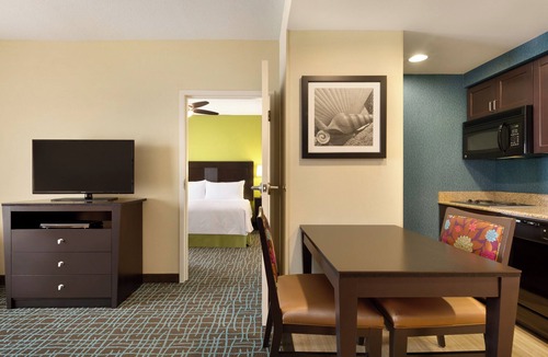 Biggar Hotel | Comfortable Unit for Business Travel | Kitchen, Shuttle, and Free Breakfast