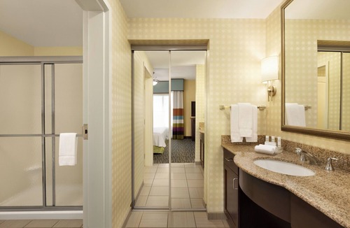 Biggar Hotel | Comfortable Unit for Business Travel | Kitchen, Shuttle, and Free Breakfast