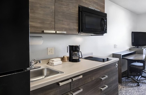 Dahlgren Hotel | Comfortable Stay w/Fully Equipped Kitchen Near Dahlgren Railroad Heritage Trail