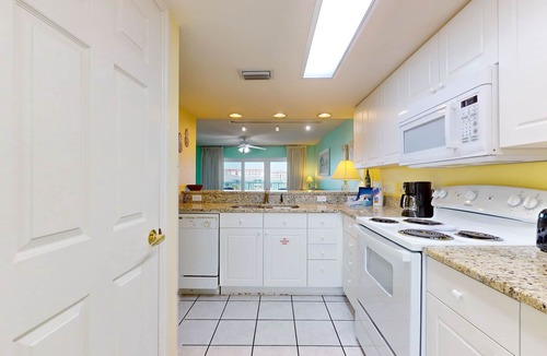 Fort Walton Beach Condo | Comfortable Vacation Rental On Okaloosa Island, On The Beach, On-Site Pool