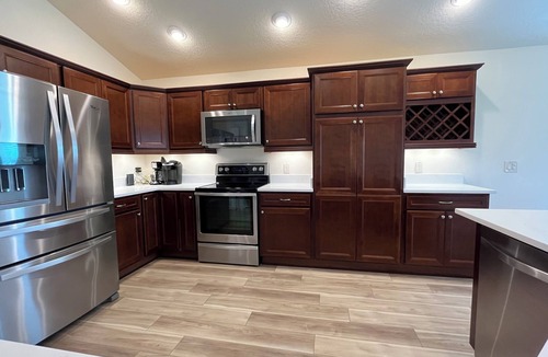 The Villages House | Comfortably Decorated 3/2 Sm Dog-Friendly Home w/Golf Cart & WiFi included!