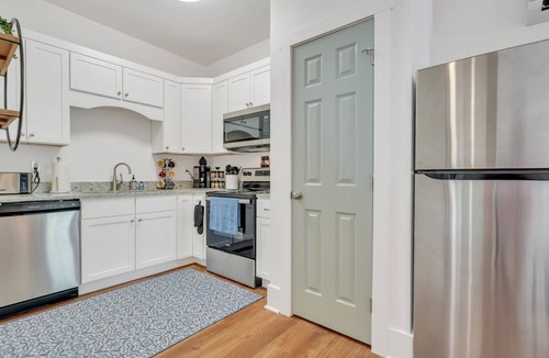 Thomas Square Apartment | Comfy 3-Bedroom Unit to Stay Between Adventures!