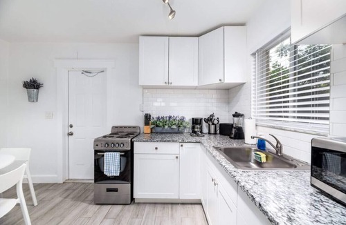 Middle River Terrace Apartment | Comfy Condos @ Middle River - #3