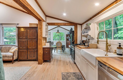 Lynn House | Comfy Cottage Charmer w/Patio Garden in Tryon