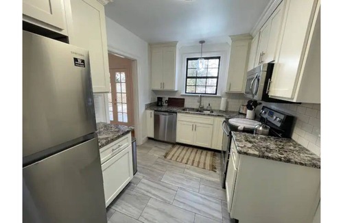 Graysville House | Comfy Cottage*Outdoor Living*Fire pit*Water feature