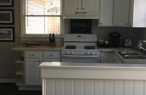 Roswell House | Comfy, Cozy, Bright home in heart of Roswell-Walk to Canton St.-Pet Friendly!