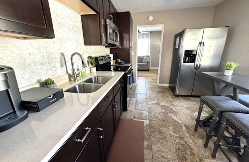 Riverside Apartment | Comfy cozy in trendy Riverside!