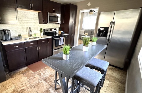 Riverside Apartment | Comfy cozy in trendy Riverside!