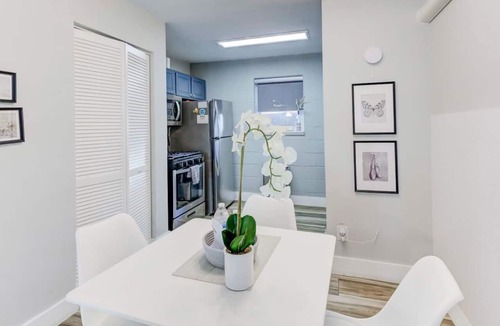 Downtown Memphis Apartment | Comfy Luxe King Studio | FREE Parking & WIFI