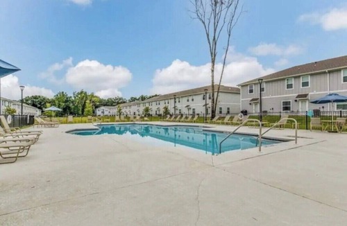 Pine Forest House | Comfy Townhouse; Close to Beach; Pool Access