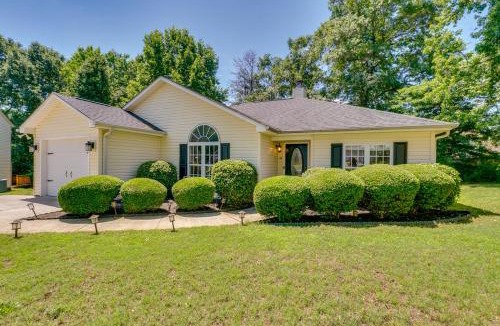 Conestee House | Community Pool/Close to Downtown Greenville