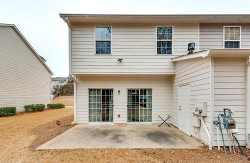 Decatur House | Community Pool! East ATL Base Near Mercedes-Benz