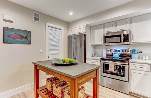 Amelia City House | Completely Remodeled Condo with Modern Kitchen & WiFi - Steps to Beach/Pool