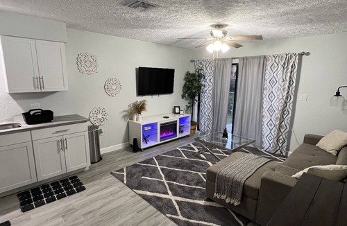 Port Richey House | Completely remodeled modern