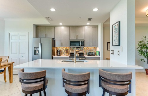 Bradenton Condo | Completely Remodeled in 2022 with Views of the Manatee River