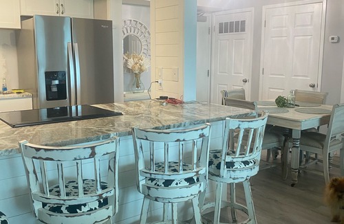 Villa Sabine Condo | Completely renovated 1 bedroom on first floor Sabine Yacht and Racquet Club