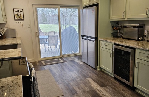 Alexis House | Completely updated Farmhouse with everything you will need! Relax and enjoy!