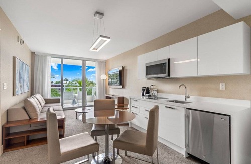 Bay Harbor Islands Condo | Condo ∙ 1 bedroom ∙ 4 guests