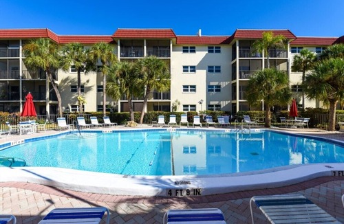 Siesta Key Condo | Condo# 107 Two minutes walk to the Beach!