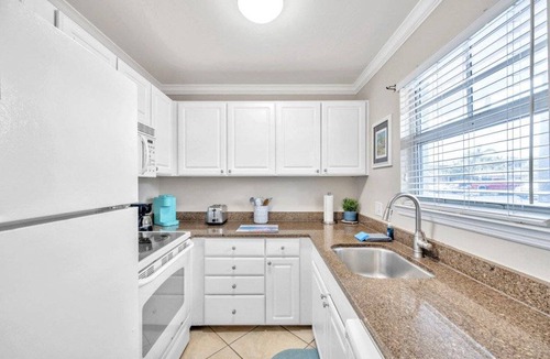 Indian Shores Condo | Condo ∙ 2 bedrooms ∙ 6 guests