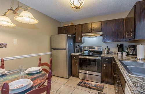 Helen House | CONDO | BALCONY OVERLOOKING RIVER | DOWNTOWN HELEN