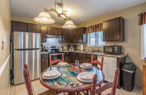 Helen House | CONDO | BALCONY OVERLOOKING RIVER | DOWNTOWN HELEN