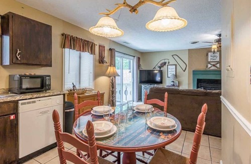 Helen House | CONDO | BALCONY OVERLOOKING RIVER | DOWNTOWN HELEN