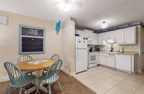 Palmetto Dunes Villa | Condo by the beach with heated pools, hot tub, patio, tennis, central AC, & W/D