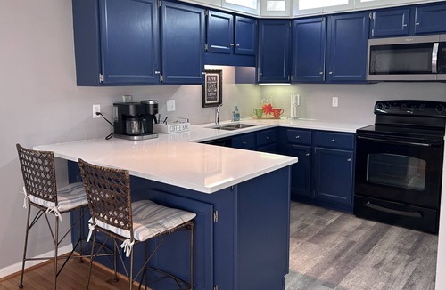 Salem Condo | Condo in Keowee Key Resort on Lake Keowee with Renovated Kitchen & Dog Friendly