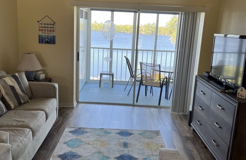 Hammock Bay Condo | Condo Near Marco Island On Gorgeous Lake ,Pool Steps Away.