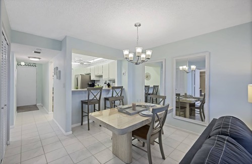 Marco Island Condo | Condo w/view of Clam Bay & pool/beach access