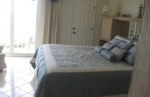 Park Shore Apartment | Condo with Pool near Beach