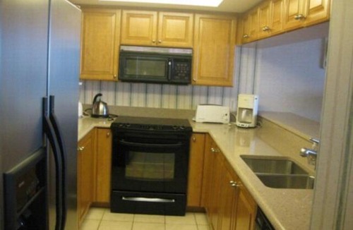Park Shore Apartment | Condo with Pool near Beach