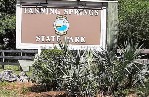 Chiefland House | Connect with Nature at this Peaceful home near by multiple springs and trails .