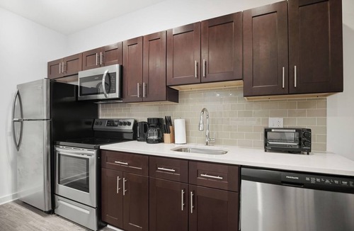 Fairmount Apartment | Contemporary 1BR inside Fairmount Square