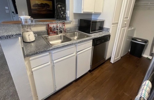 Lavista Park Apartment | CONTEMPORARY 2 BEDROOM SUITE