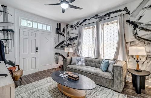 Urban Core Apartment | Contemporary Apartment - 5 Min To TIAA Bank Field!