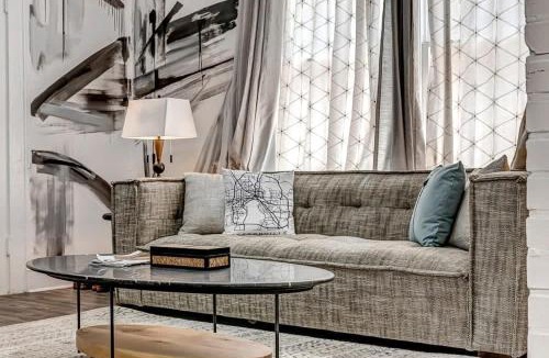 Urban Core Apartment | Contemporary Apartment - 5 Min To TIAA Bank Field!