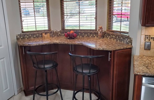 Southside House | Contemporary single house located in a quiet, safe, & beautiful neighborhood.