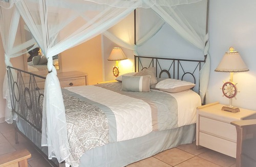 Naples Hotel | Conty's Motel