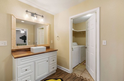 Pine Forest Apartment | Convenience in Central Pensacola, Pet Friendly!