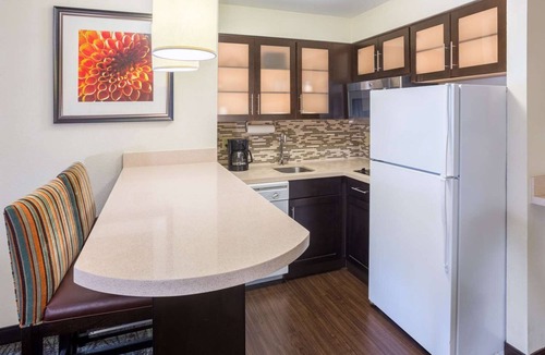 Dunwoody Hotel | Convenient All-Suite Lodging Near Perimeter Mall | 4 Units