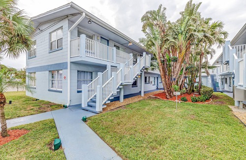 Port Canaveral Condo | Convenient, dog-friendly beachside condo with AC & beach chairs - walk to sand