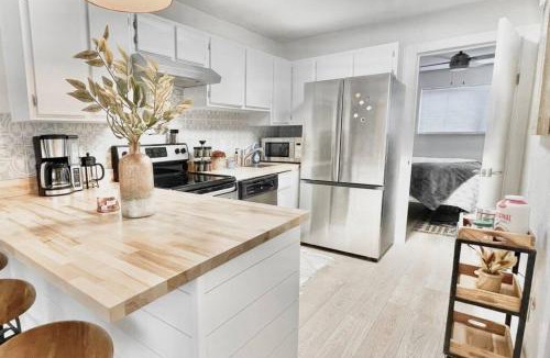 Tallahassee House | Convenient Game Day 1BR - Condo Near FSU Stadium